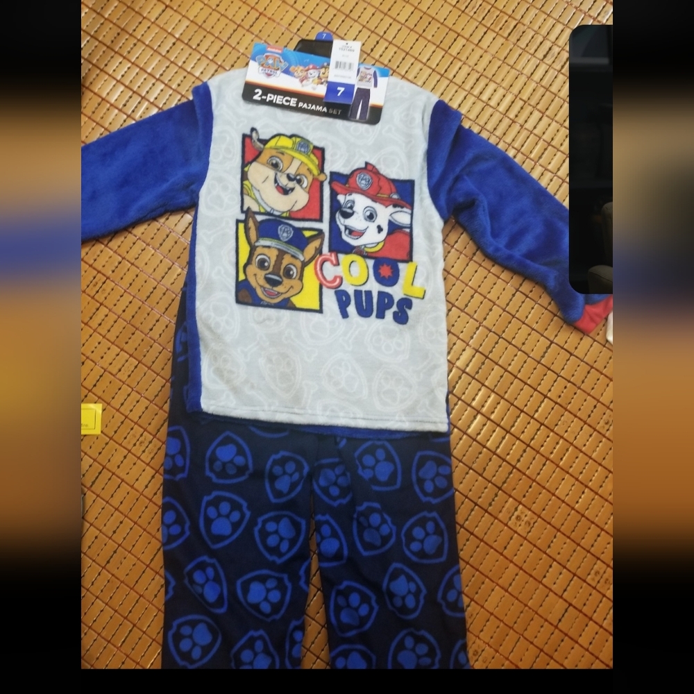Pajamas paw patrol super soft pajama set, Nwt Size 7